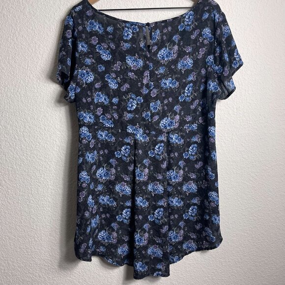 TORRID Women’s Sheer High Low Short Sleeve Floral Blouse Size 0/12 Plus Top - Picture 7 of 9